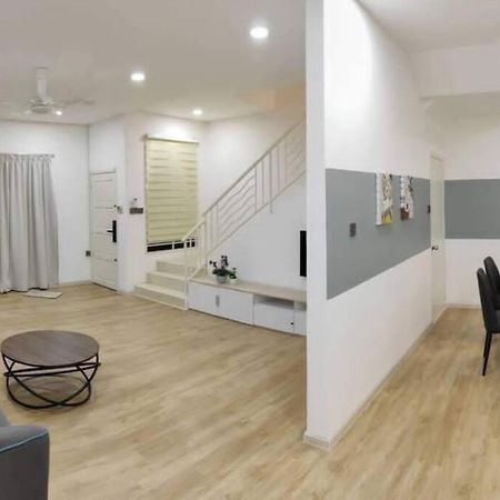 T House Nearby Kuantan East Coast Shopping Mall Bagian luar foto