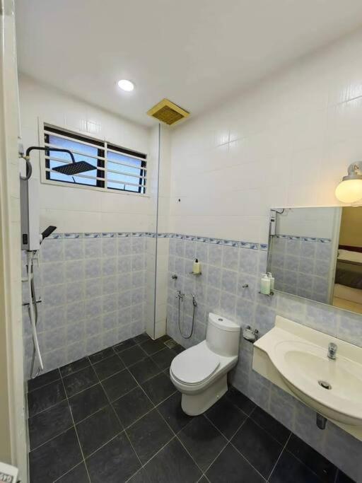 T House Nearby Kuantan East Coast Shopping Mall Bagian luar foto