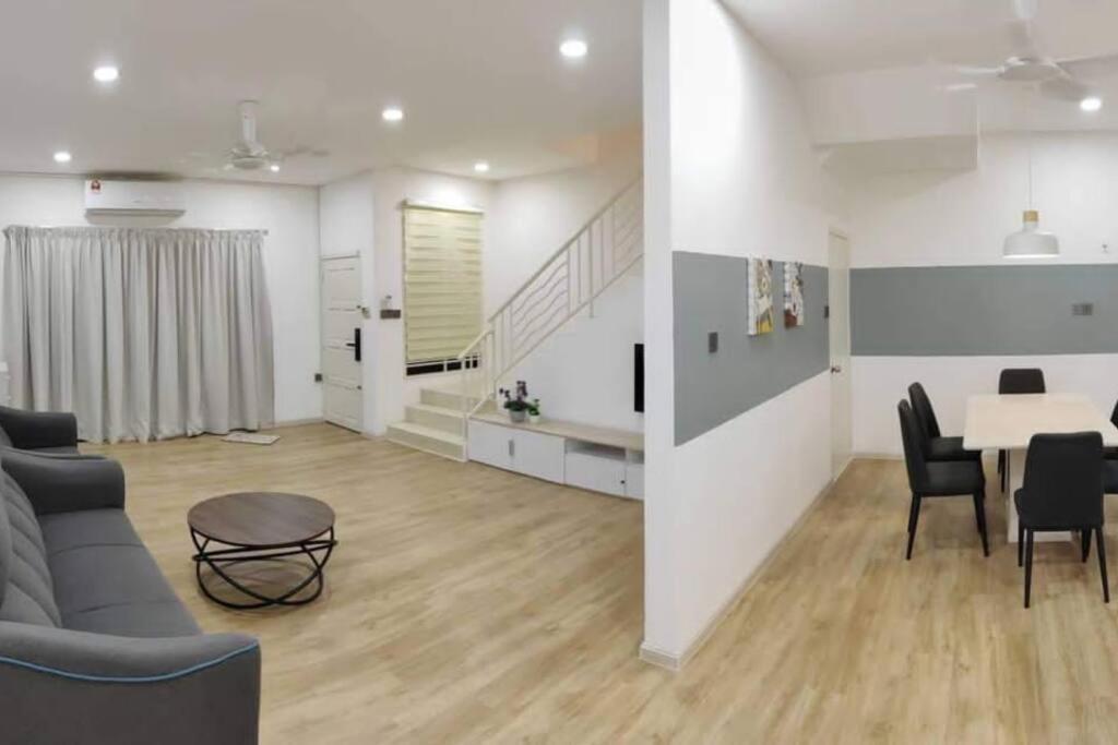 T House Nearby Kuantan East Coast Shopping Mall Bagian luar foto
